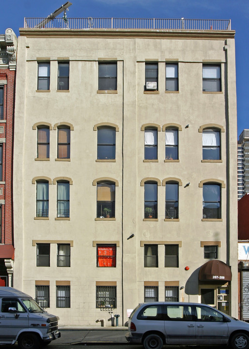 207-209 E 120th St in New York, NY - Foto de edificio