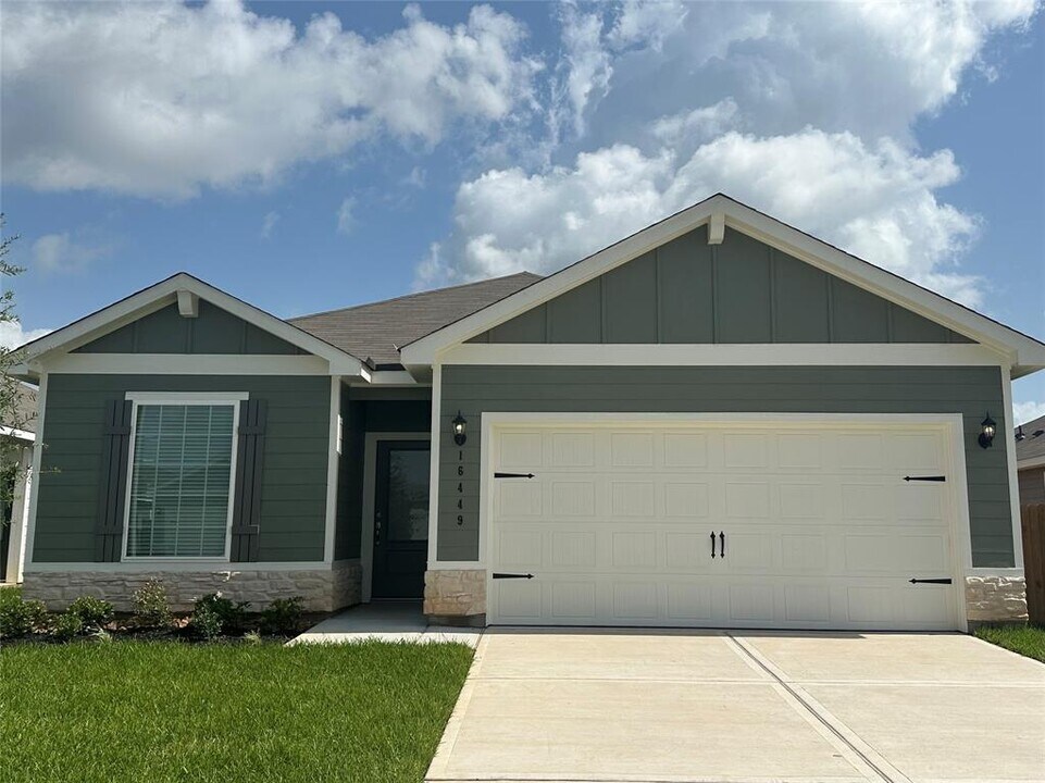 16449 Blossom Grv Dr in Conroe, TX - Building Photo