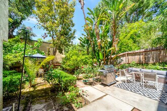 4447 Saltillo St in Los Angeles, CA - Building Photo - Building Photo