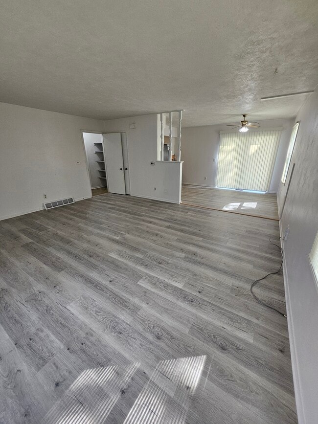 406 30th Ave, Unit 406 in Moline, IL - Foto de edificio - Building Photo