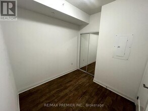 3220 Sheppard Ave E in Toronto, ON - Building Photo - Building Photo