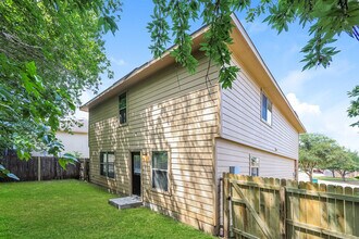 8930 Scarlett Pl in San Antonio, TX - Building Photo - Building Photo