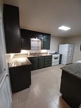 1109 W Morgan St in Denison, TX - Building Photo - Building Photo