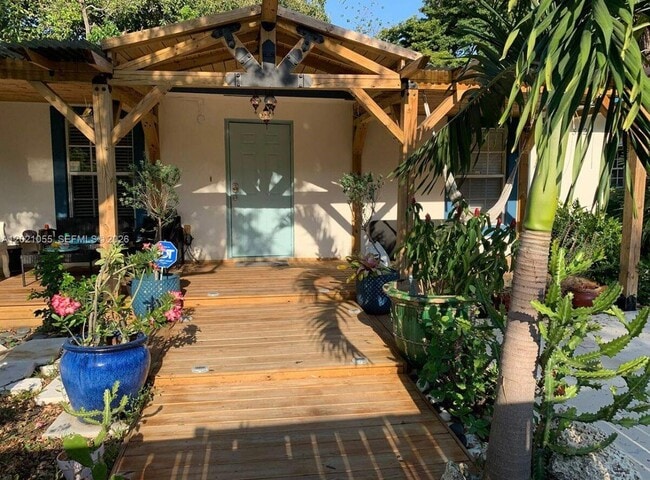 5529 NW 4th Ave