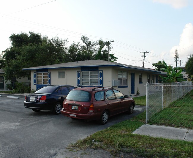 732 SE 15th St in Fort Lauderdale, FL - Foto de edificio - Building Photo