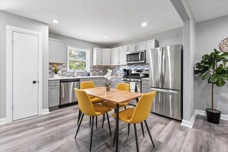 33 Crescent Rd in Lake Zurich, IL - Building Photo - Building Photo