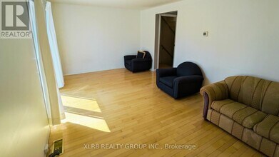 1045-1045 Morrison Dr in Ottawa, ON - Building Photo - Building Photo