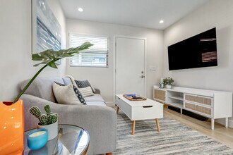 940 Law St in San Diego, CA - Building Photo - Building Photo