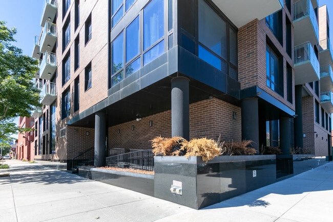 The Bond in Long Island City, NY - Building Photo - Building Photo