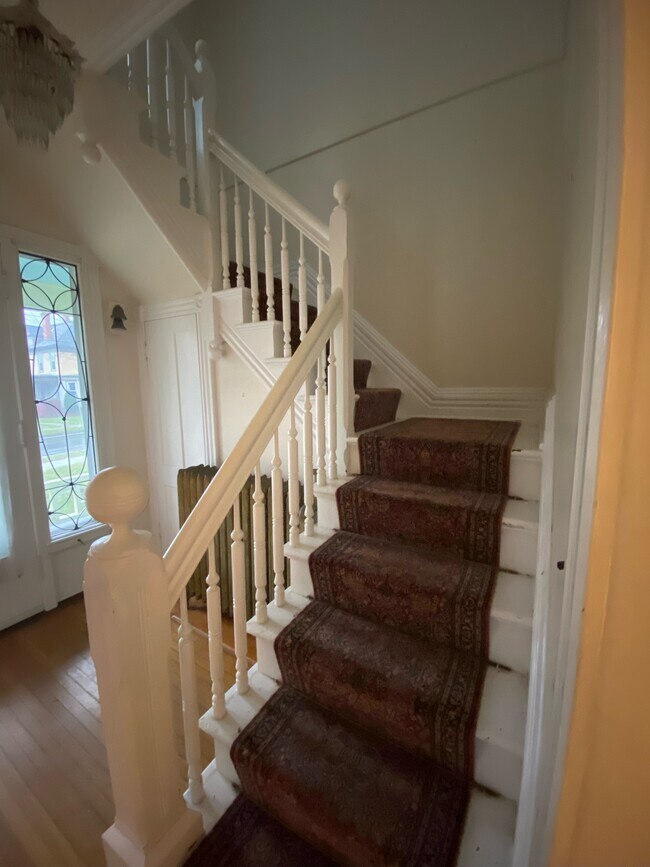 51 Center St, Unit 1 in Oneonta, NY - Building Photo - Building Photo