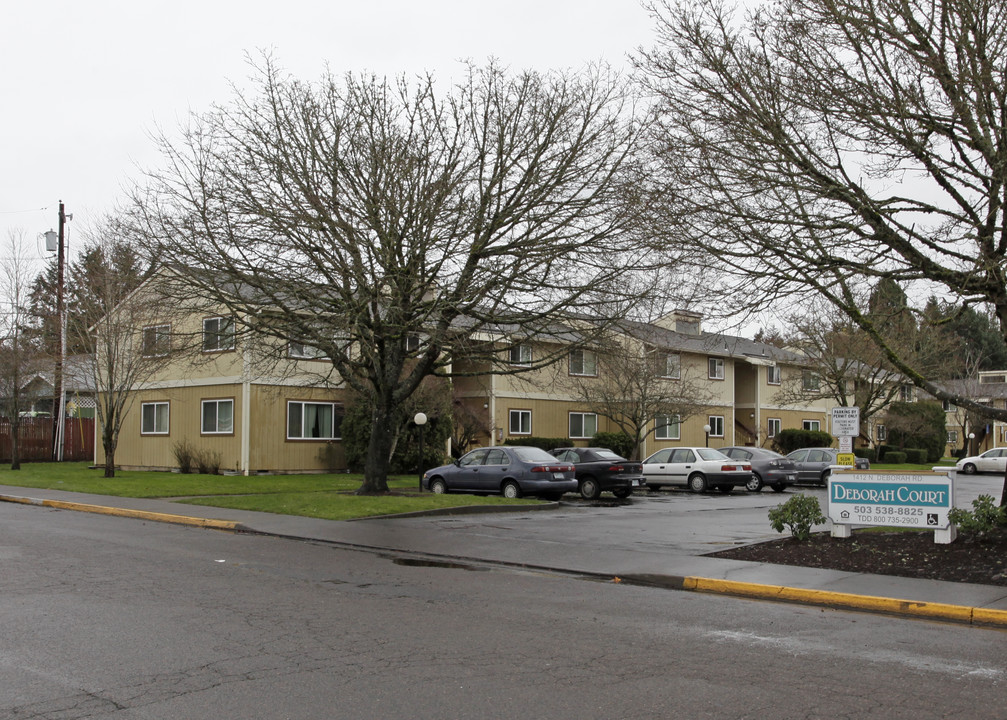 Deborah Court in Newberg, OR - Foto de edificio