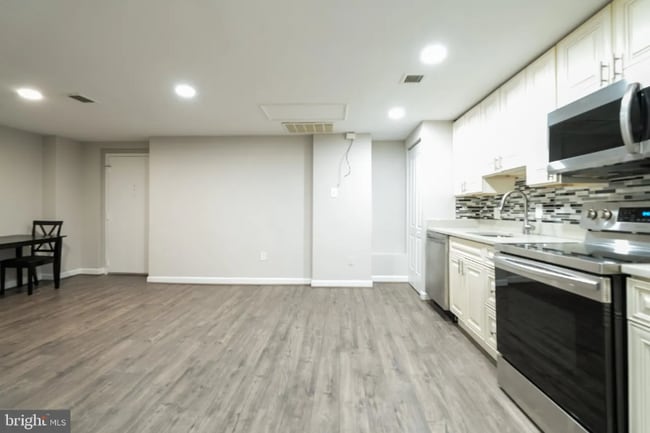 4707 Connecticut Ave NW in Washington, DC - Foto de edificio - Building Photo