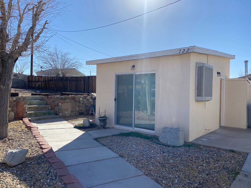 722 Flora St in Barstow, CA - Building Photo