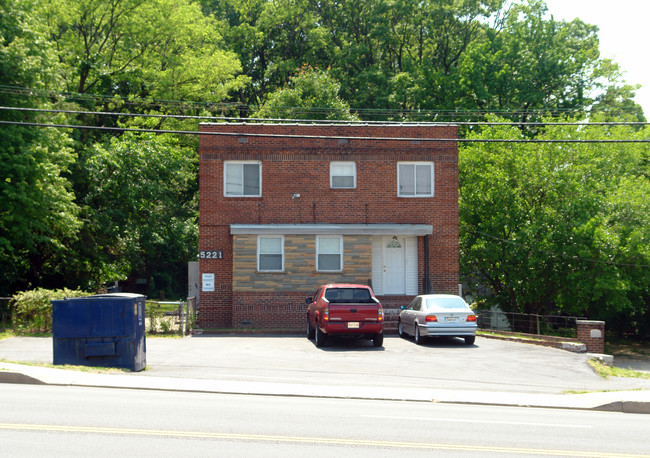 5221 Marlboro Pike in Capitol Heights, MD - Building Photo - Building Photo