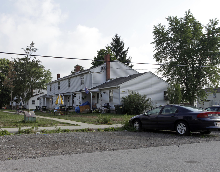 9573 Community Rd in Windham, OH - Building Photo