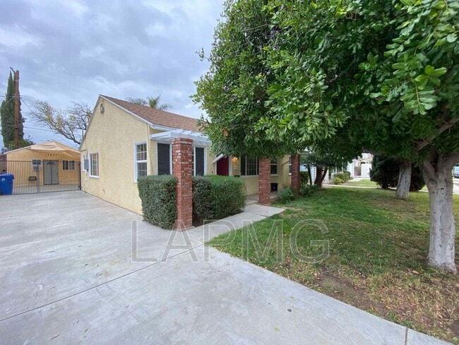 17535-17537 Baltar St in Northridge, CA - Building Photo - Building Photo