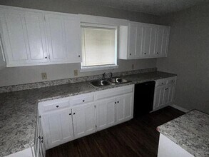 5711 E 33rd Ct in Tulsa, OK - Building Photo - Building Photo