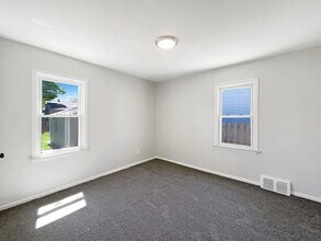 429 Leroy Ave in Clawson, MI - Building Photo - Building Photo