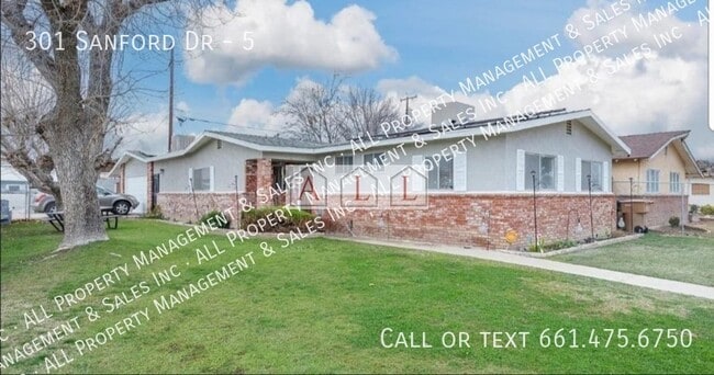 301 Sanford Dr in Bakersfield, CA - Building Photo - Building Photo