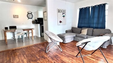 945 Meridian Ave in Miami Beach, FL - Foto de edificio - Building Photo