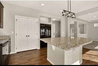 17778 E 44th Ave in Denver, CO - Foto de edificio - Building Photo