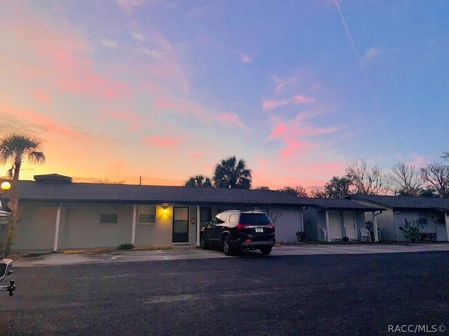 property at 1412 SE Paradise Ave