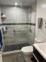 5415 Collins Ave, Unit 202 in Miami, FL - Building Photo