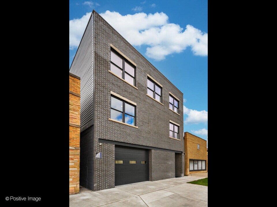 7517 W Belmont Ave in Chicago, IL - Building Photo