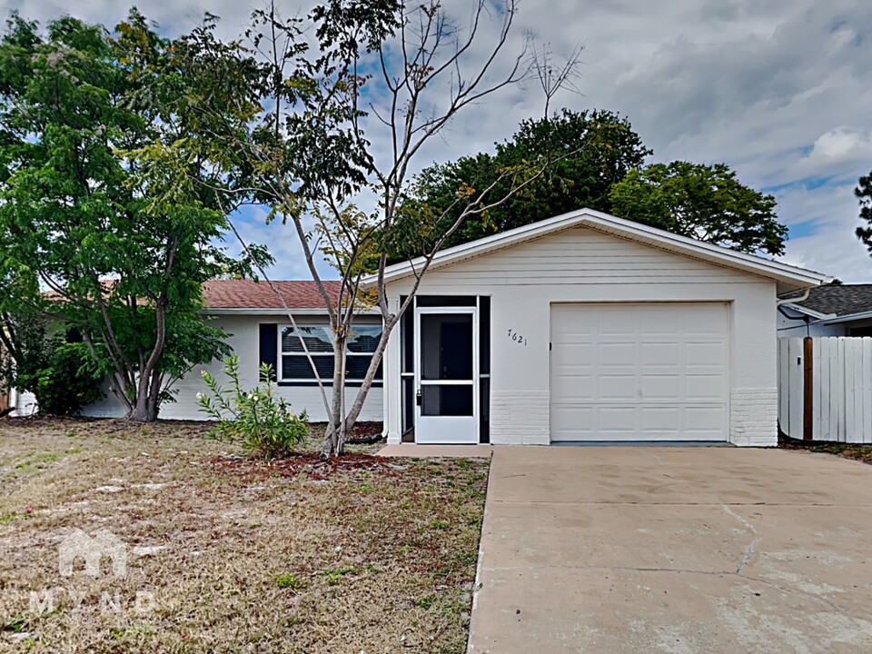 7621 Ironbark Dr in Port Richey, FL - Building Photo