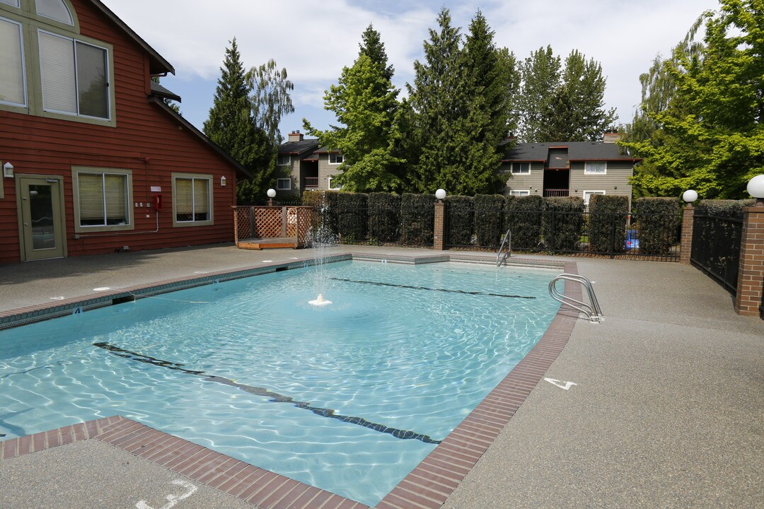 The Lodge at Madrona in Tacoma, WA - Building Photo
