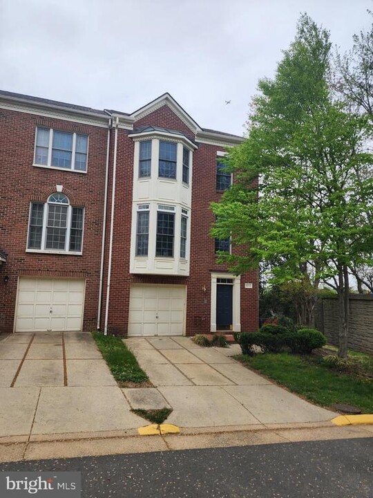 4020 Heatherstone Ct in Fairfax, VA - Building Photo