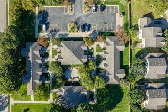 Crown Creek in Omaha, NE - Foto de edificio - Building Photo
