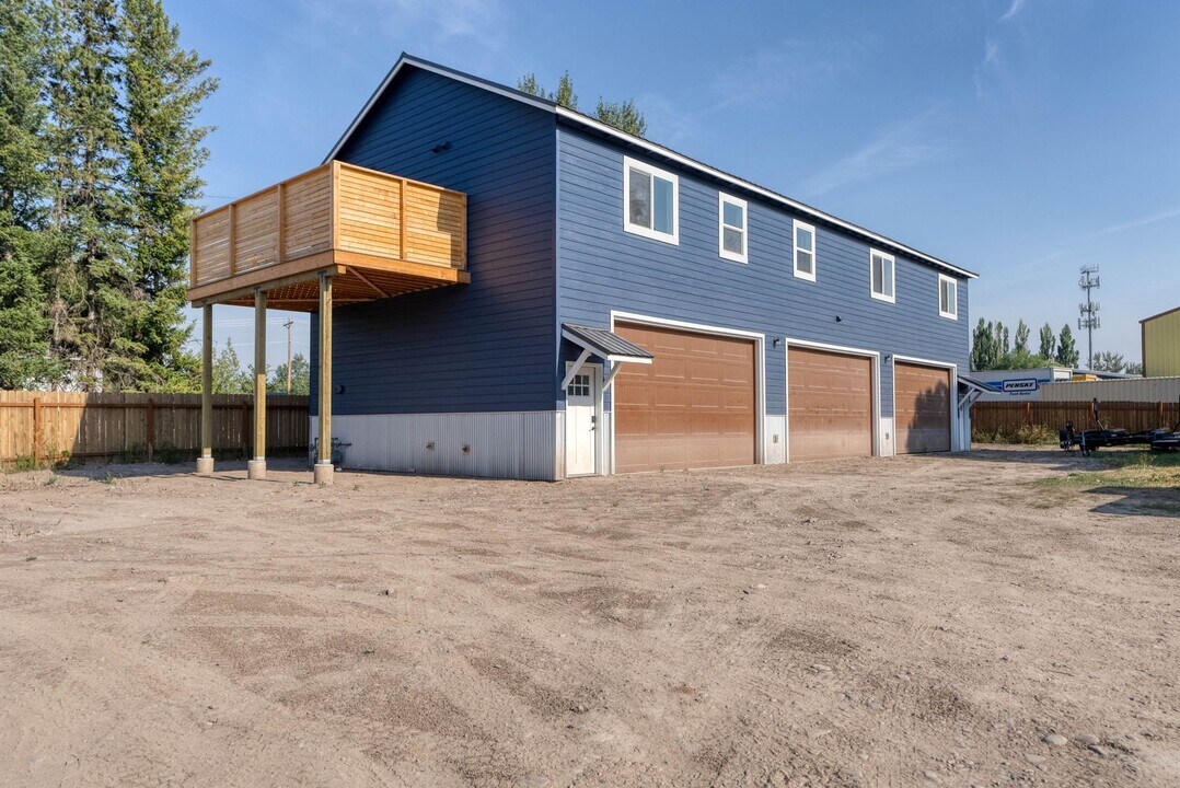 146 E Cottonwood Dr, Unit 146 E Cottonwood Dr #2 in Kalispell, MT - Building Photo