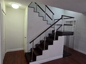 3146 N Pine Island Rd in Sunrise, FL - Building Photo - Building Photo