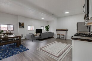 600 E Warrington Ave in Pittsburgh, PA - Building Photo