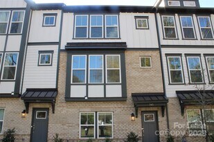 743 Hoke Ln in Davidson, NC - Building Photo