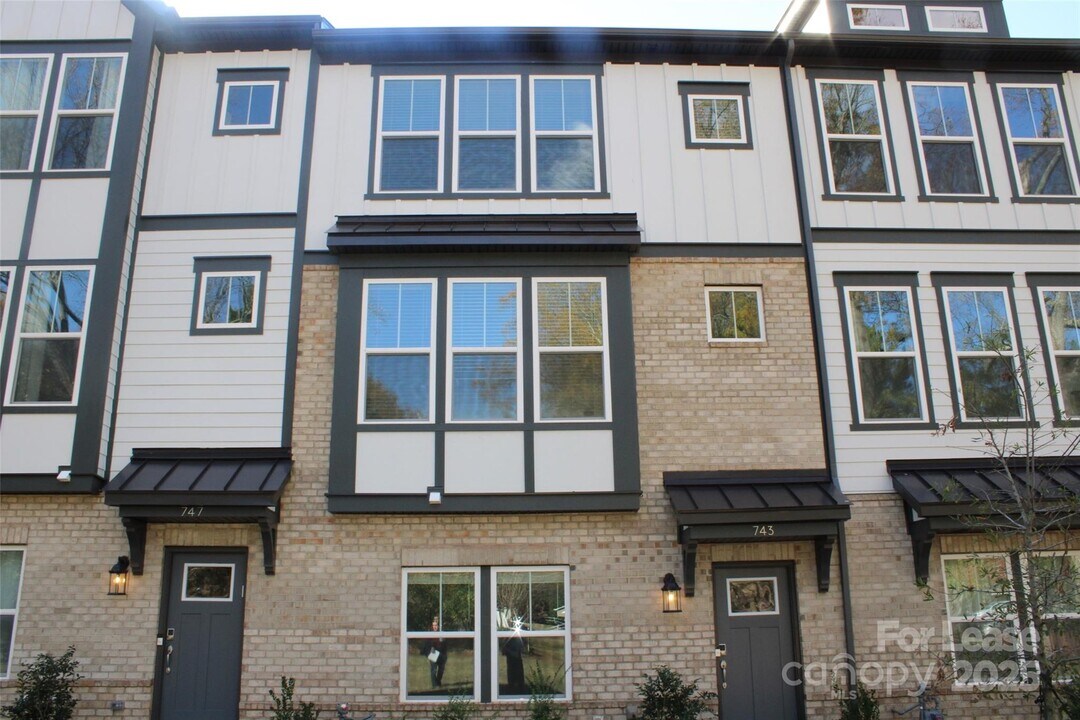 743 Hoke Ln in Davidson, NC - Building Photo