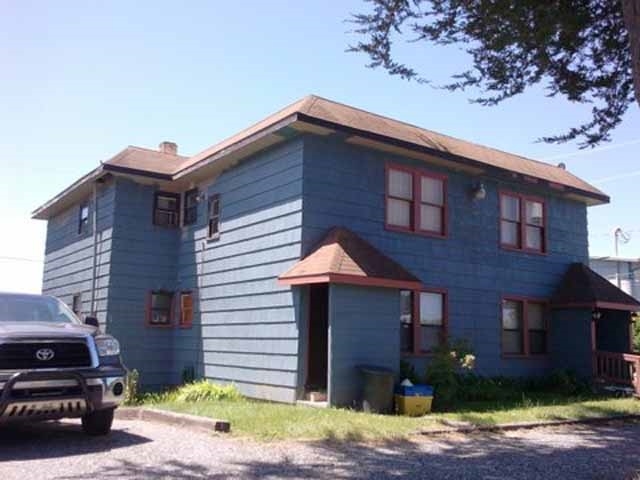 94222 1st St in Gold Beach, OR - Foto de edificio - Building Photo