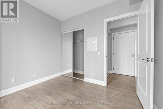 110 Marine Parade Dr in Toronto, ON - Building Photo - Building Photo