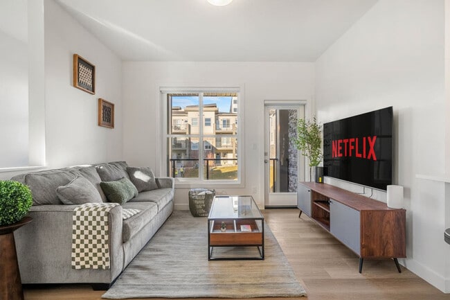 2117-2181 81 St S W in Calgary, AB - Building Photo - Building Photo