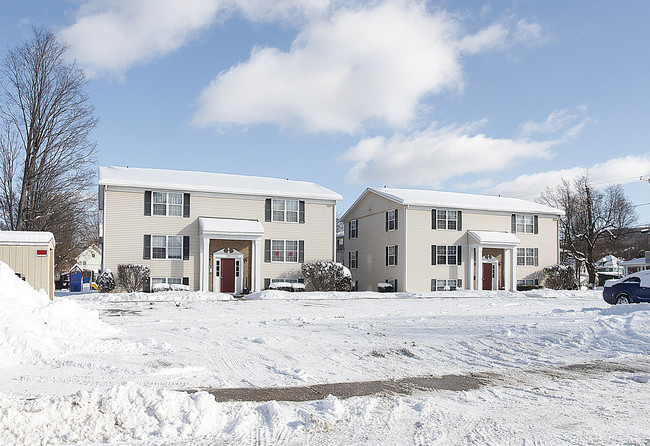 Oak Square Apartments in Oneonta, NY - Building Photo - Building Photo