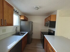 98-1073 Komo Mai Dr in Aiea, HI - Building Photo - Building Photo
