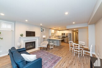 618 W Oakdale Ave, Unit 1 in Chicago, IL - Building Photo - Building Photo