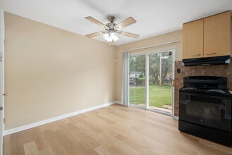 447 Olian Dr in Hazelwood, MO - Foto de edificio - Building Photo