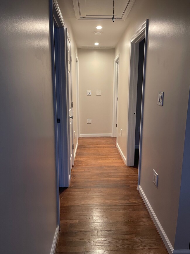 34 Alenier St in Hamden, CT - Building Photo - Building Photo