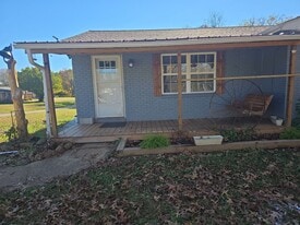 117 Lynn Dr in Sparta, TN - Building Photo