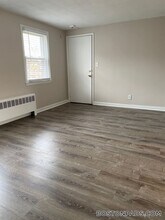 107 Shawomet Ave in Somerset, MA - Building Photo - Building Photo