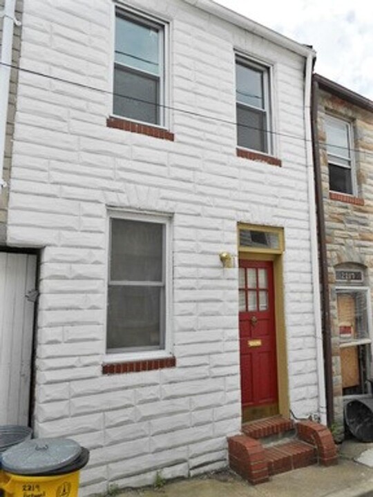 2219 Portugal St in Baltimore, MD - Building Photo