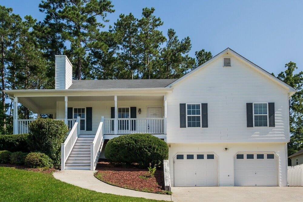 691 Oak Glen Dr in Dallas, GA - Foto de edificio