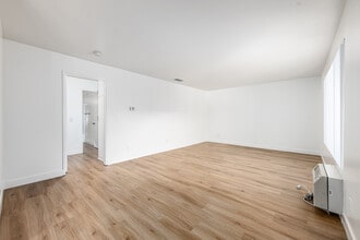 Pioneer Plaza in Norwalk, CA - Building Photo - Interior Photo